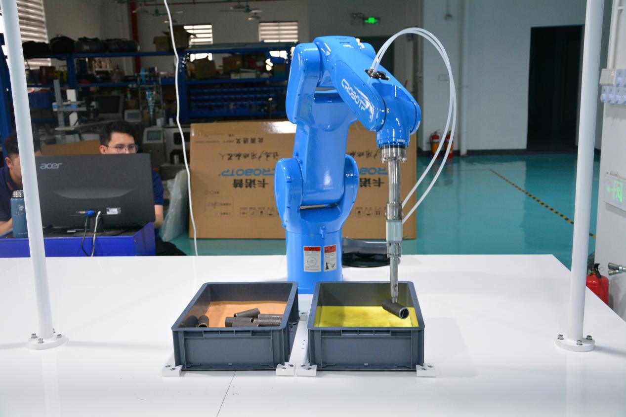 A tecnologia 3D Vision lidera a transformação inteligente de linhas de produção de hardware: uma nova era de carregamento e descarregamento eficiente