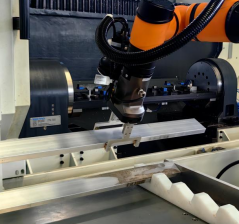 Caso | Fuwei Robot composto inteligente CNC Carregamento e descarregamento flexíveis