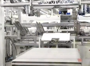 Aplicação de robôs compostos na carga e descarga de blocos de alumínio CNC
