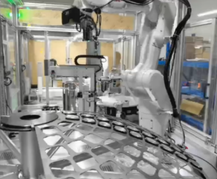 Carregamento e descarregamento automáticos do revestimento de lentes: liderando a inovação no campo da fabricação óptica